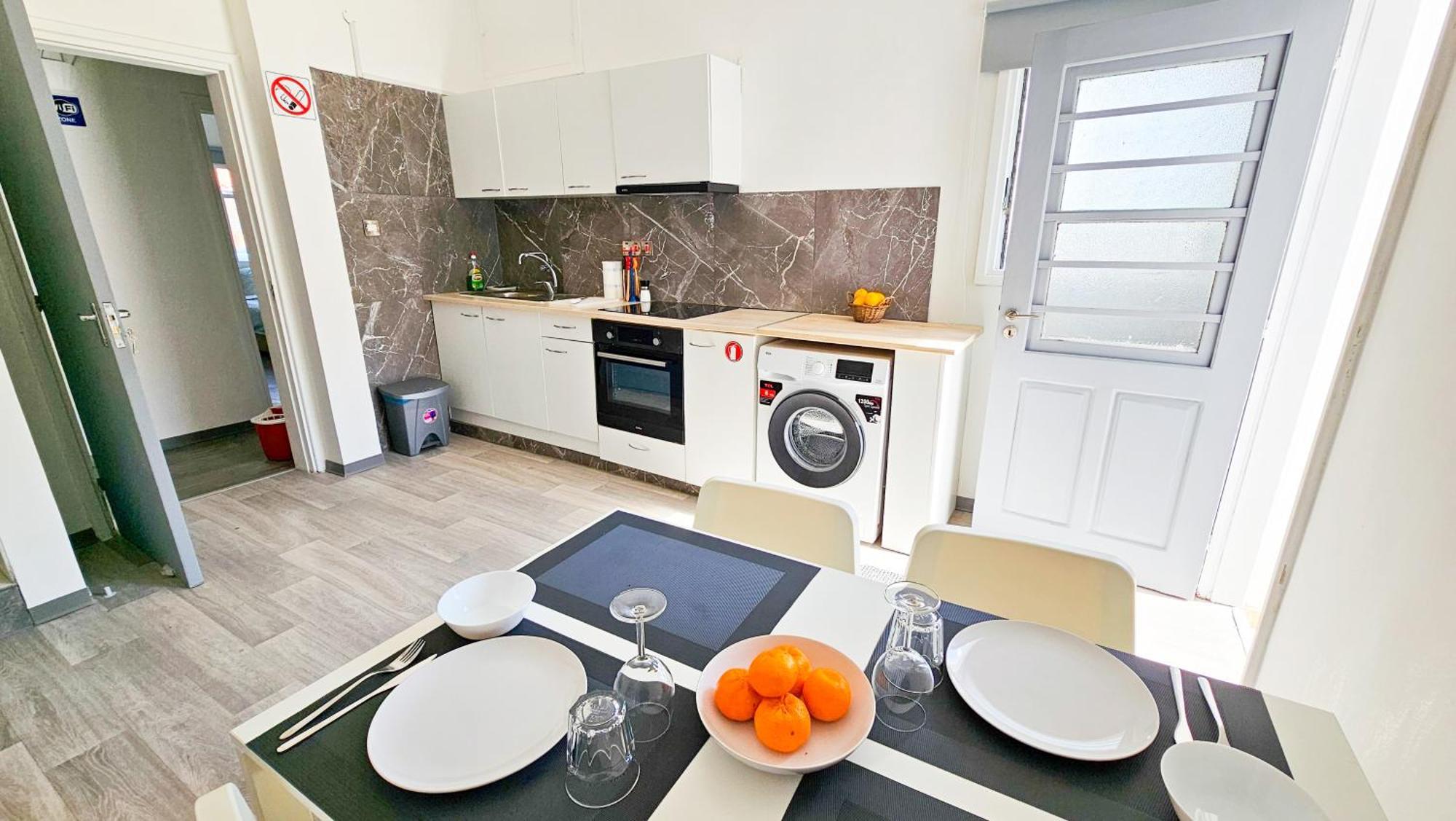 The Lemon Tree Hostel Larnaca Esterno foto